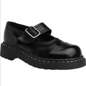 Anarchic tuk Mary Janes